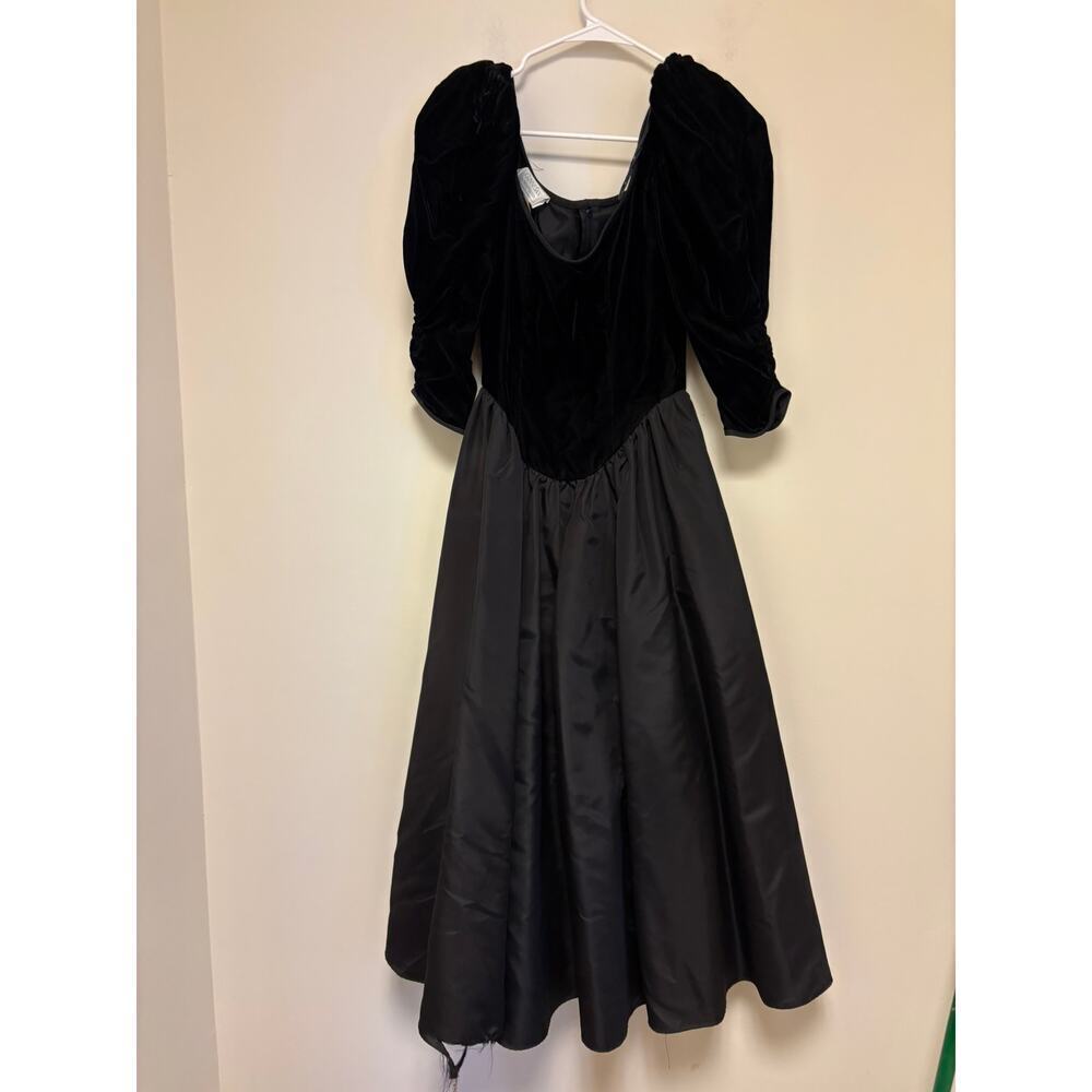 Rare Jessica McClintock Elegant Velvet Black Midi Dress